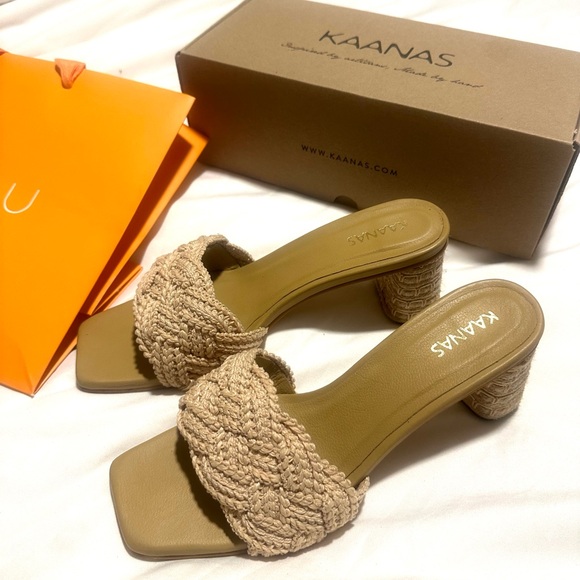 Kaanas chunky heels! Excellent condition. - Picture 3 of 4